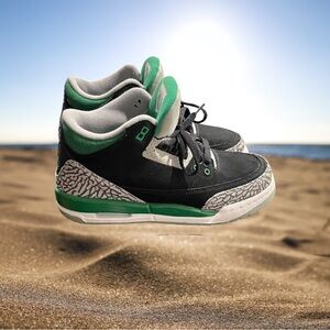 Pre-owned  ( Air jordan 3 pine greens )Authentic with original box size 5.5 Y